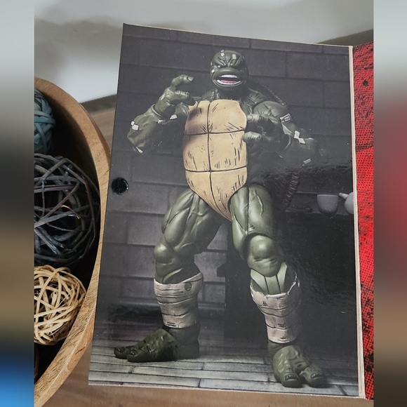 Teenage Mutant Ninja Turtles: The Last Ronin โ Battle Damaged Figure by NECA NIB - Picture 7 of 16